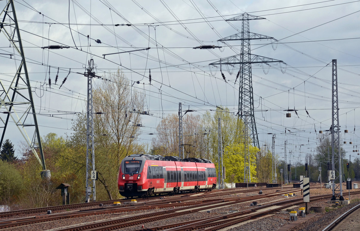 442 119 passiert auf der Fahrt von Eberswalde nach Senftenberg am 08.04.17 Berlin Friedrichsfelde Ost. 