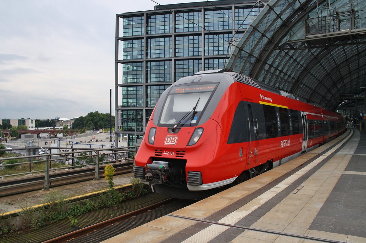 442 131-9  Oranienburg  verlässt zusammen mit 442 135-0 als RB21 (RB18263) von Golm nach Berlin Friedrichstraße den Berliner Hauptbahnhof. (2.8.2016)