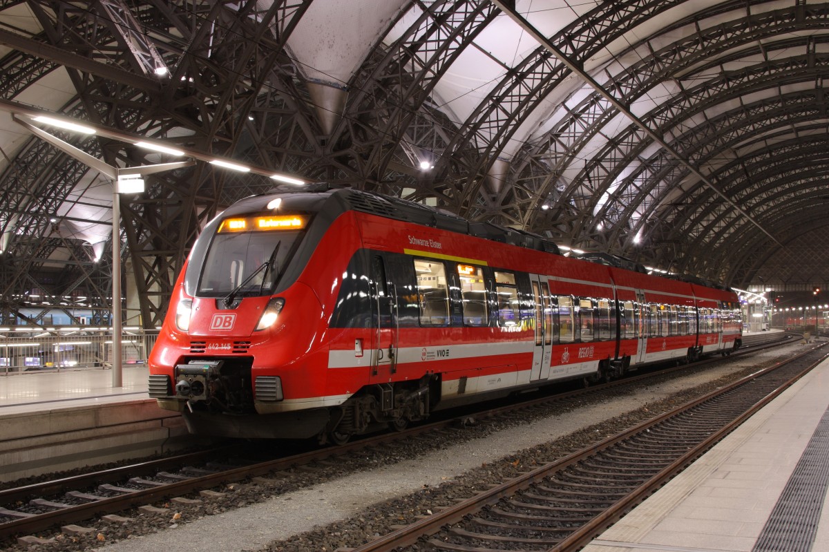 442 145 steht als RB 31 nach Elsterwerda in Dresden Hbf auf Gleis 3 zur Abfahrt bereit. Fotografiert am 22.11.2013. 