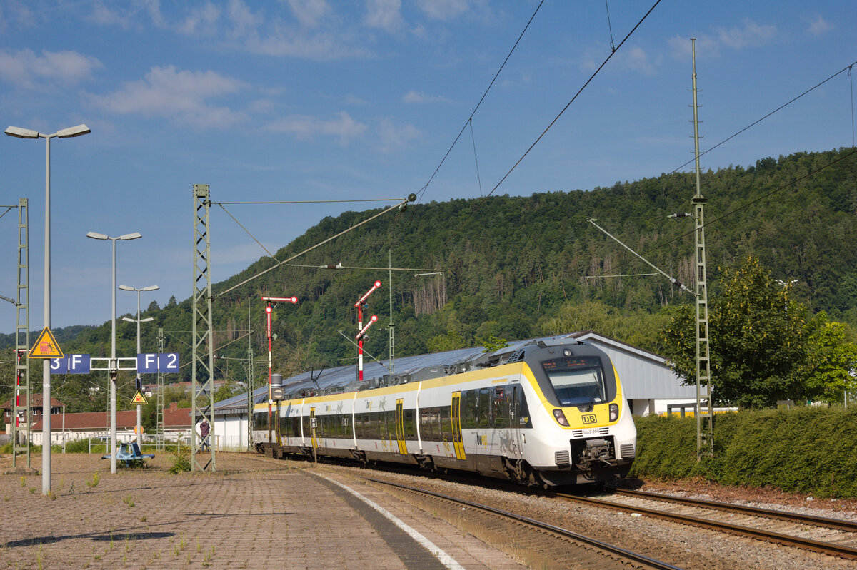 442 200 als RE 14A Stuttgart-Rottweil am 24.07.2022 in Horb. 