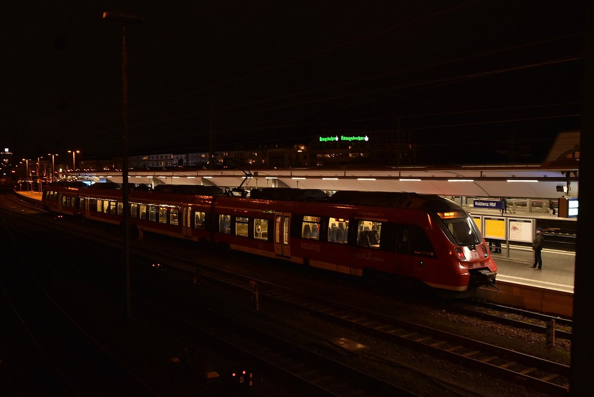 442 207 in Koblenz Hbf am heutigen Abend. Sonntag den 6.1.2019