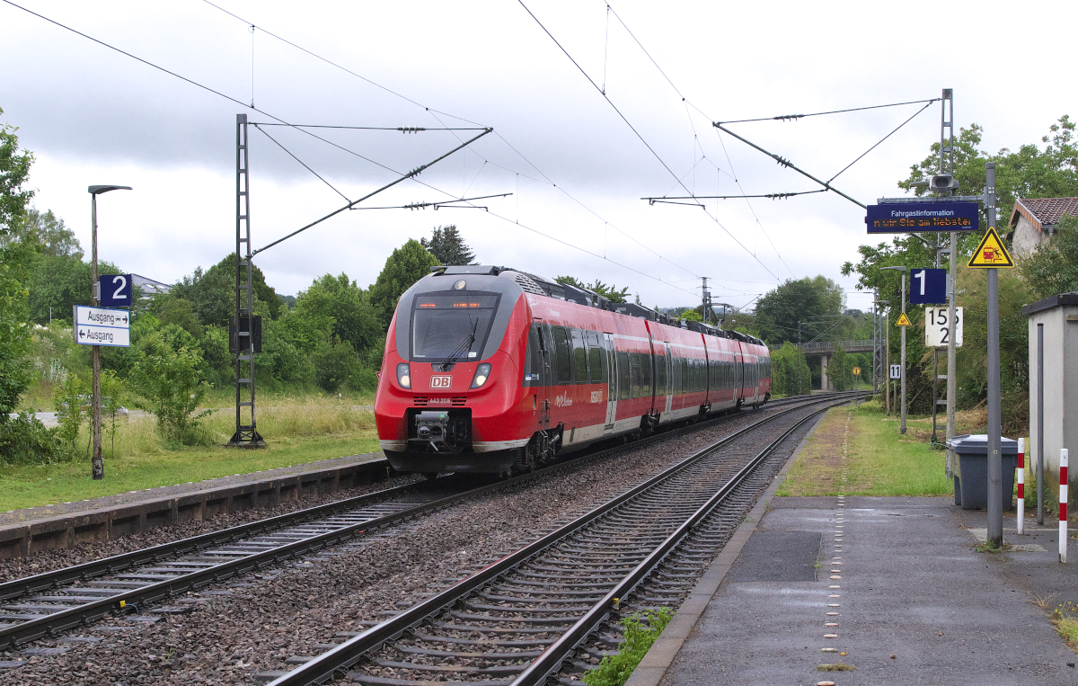 442 208 RB Perl - Trier bei der Einfahrt in (Perl) Besch am 05.06.2020