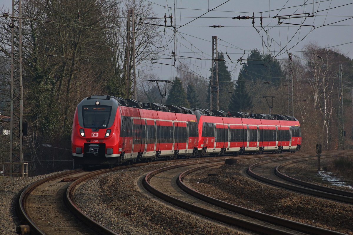 442 254 + 442 302 als RE 9 RSX nach Aachen fährt in Eschweiler Hbf ein