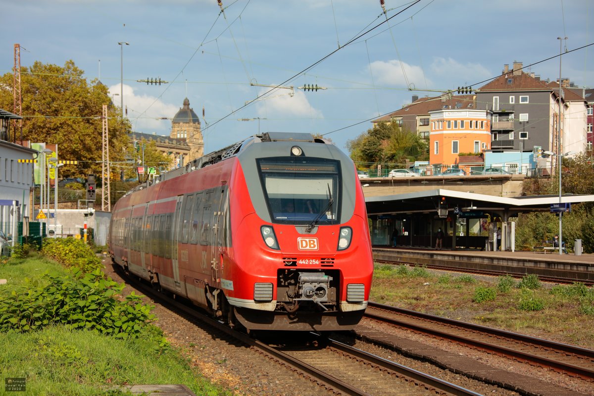 442 254 DB als RE9 in Wuppertal Steinbeck, Oktober 2020.