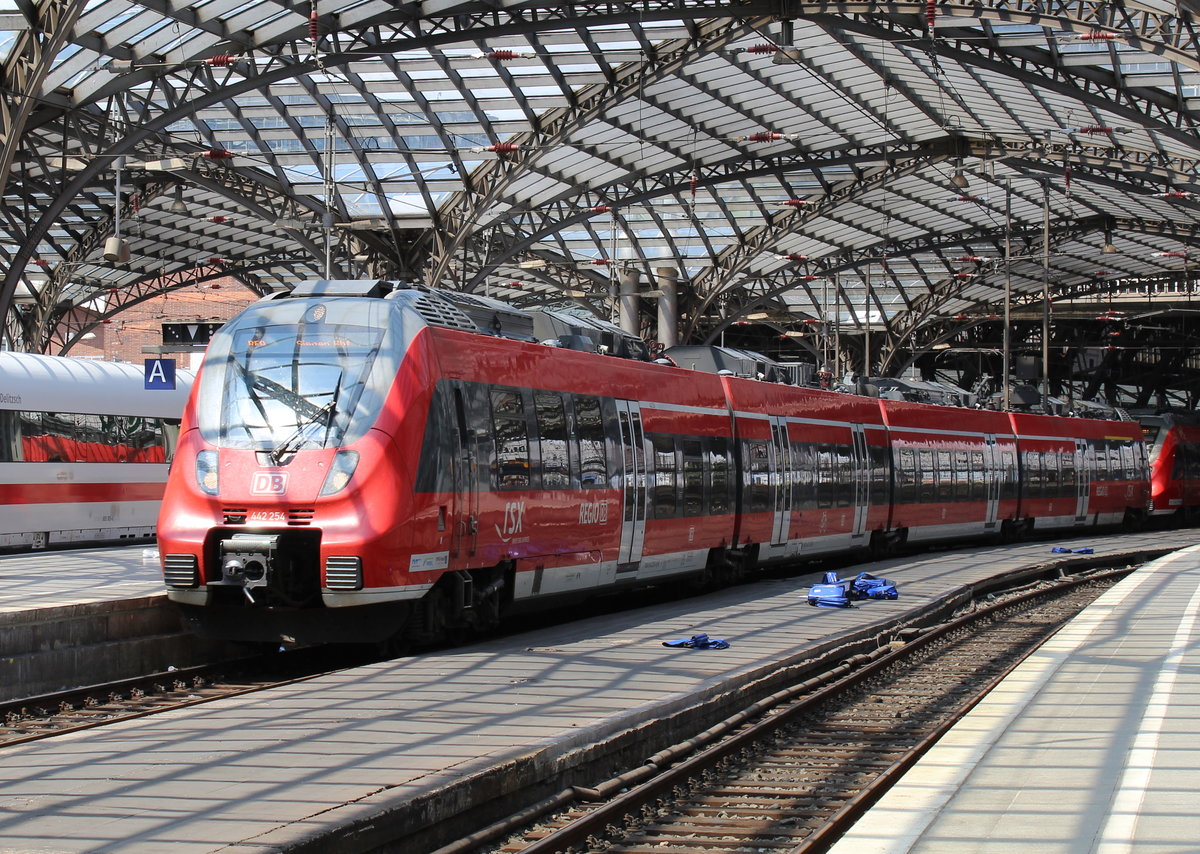 442 254 fuhr am 05.06.19, als RE9 nach Siegen Hbf, aus dem Kölner Hauptbahnhof aus.