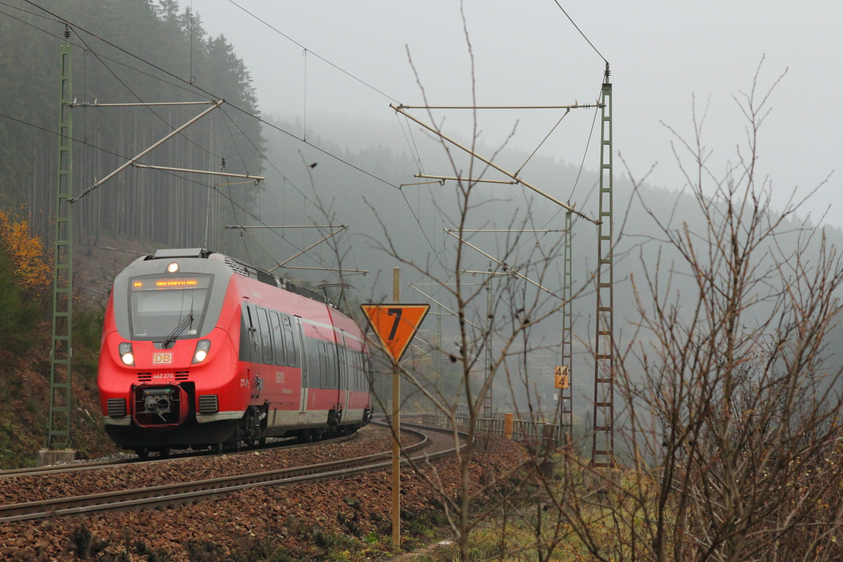 442 270 DB Regio bei Steinbach im Frankenwald am 13.11.2015.