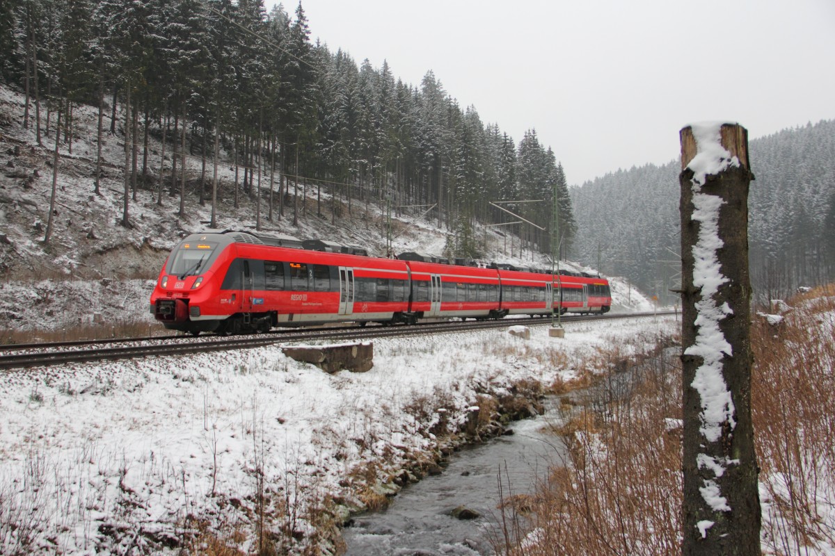 442 272 DB Regio im Frankenwald bei Steinbach am Wald am 23.01.2015.