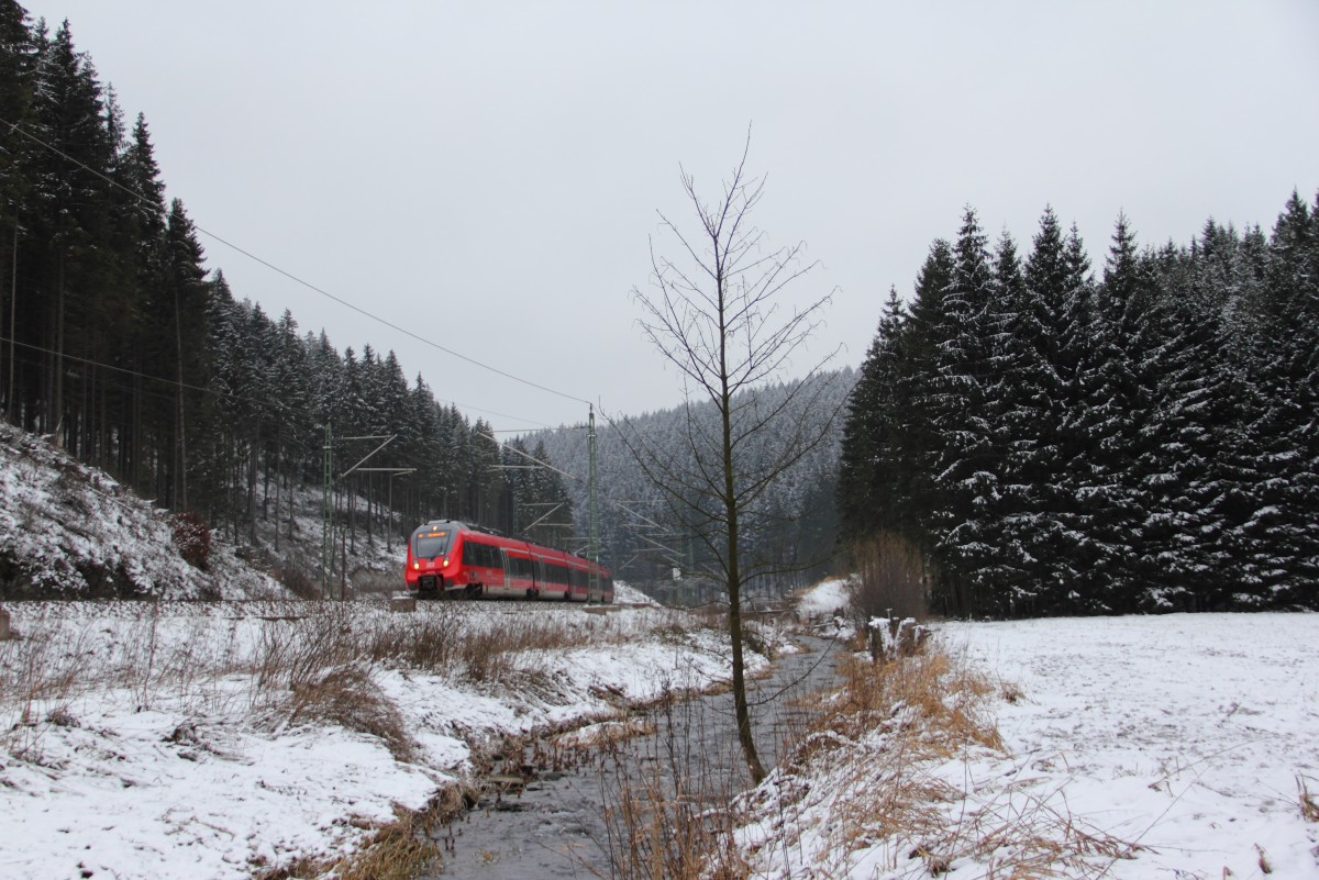 442 277 DB Regio im Frankenwald bei Steinbach am Wald am 24.01.2015.