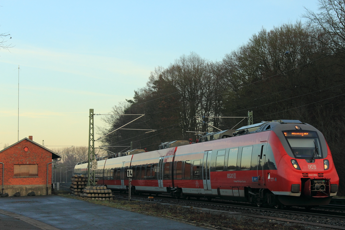 442 304 DB Regio in Michelau/ Oberfranken am 28.12.2015.
