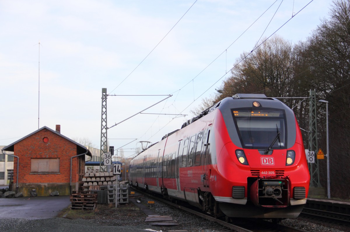 442 305 DB Regio im Haltepunkt Michelau am 05.01.2014.