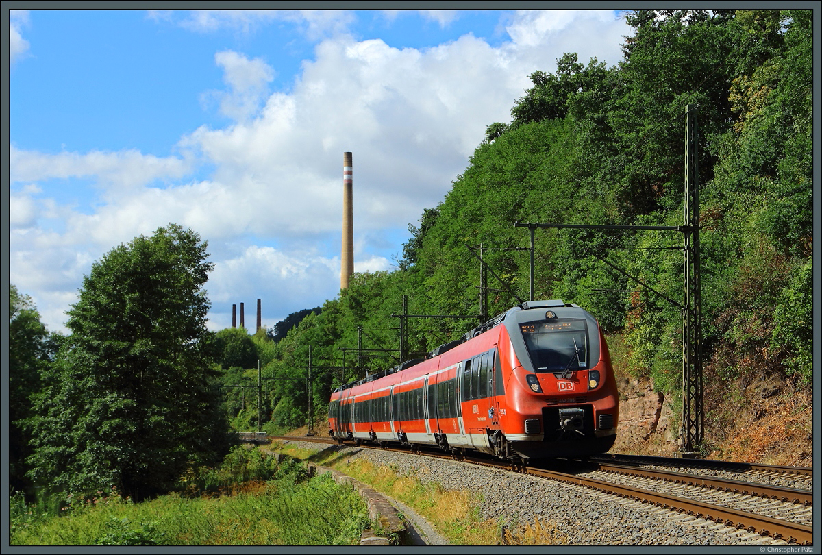442 306 der DB Regio rollt am 06.08.2022 durch das Saaletal bei Kahla.