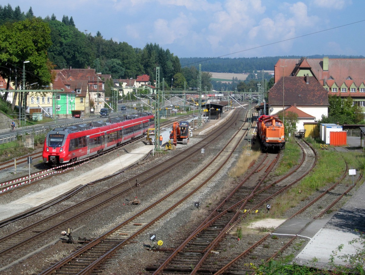 442 310-9 verlässt am 07. September 2014 als RE nach Nürnberg Hbf den Bahnhof Kronach.