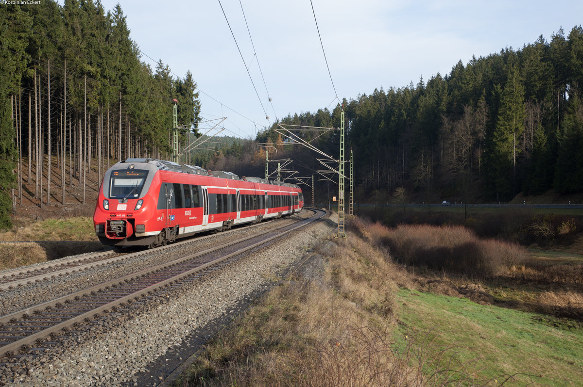 442 310 als RB 59353 von Jena nach Bamberg bei Steinbach am Wald, 23.11.2017