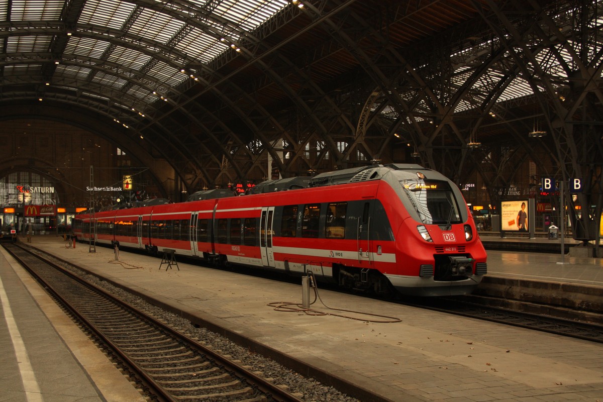 442 311 steht als RE 50 nach Dresden in Leipzig Hbf zur Abfahrt bereit. Fotografiert am 17.11.2013. 