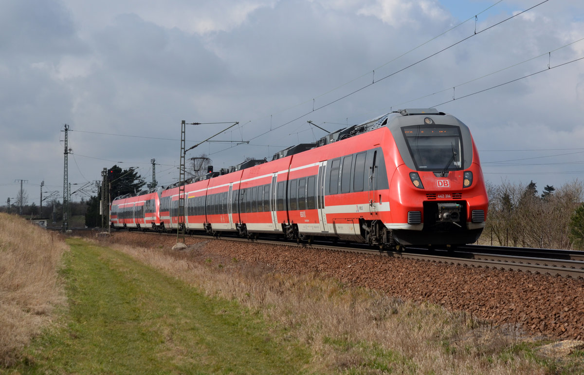 442 314 fuhr zusammen mit einem weiteren Hamster am 19.03.16 als RE von Leipzig nach Dresden. Hier passieren beide Zeithain.