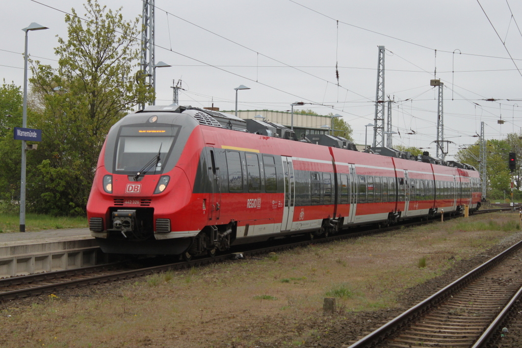 442 326-5 als S2(Güstrow-Warnemünde)bei der Einfahrt in Warnemünde am 01.05.2019