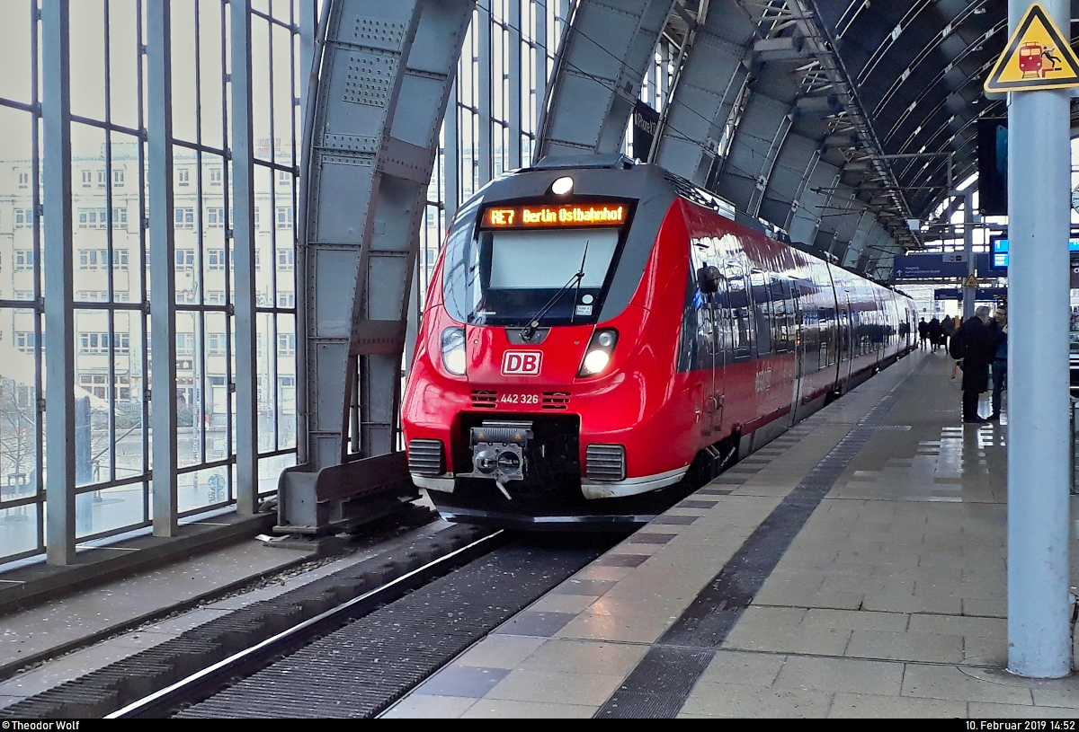 442 326 (Bombardier Talent 2) von DB Regio Nordost als RE 3722 (RE7) von Dessau Hbf nach Berlin Ostbahnhof steht im Bahnhof Berlin Alexanderplatz auf Gleis 1.
[10.2.2019 | 14:52 Uhr]
© Theodor Wolf
Der Fotograf ist mit der Veröffentlichung auf meinem Account ausdrücklich einverstanden und behält alle Rechte am Bild.