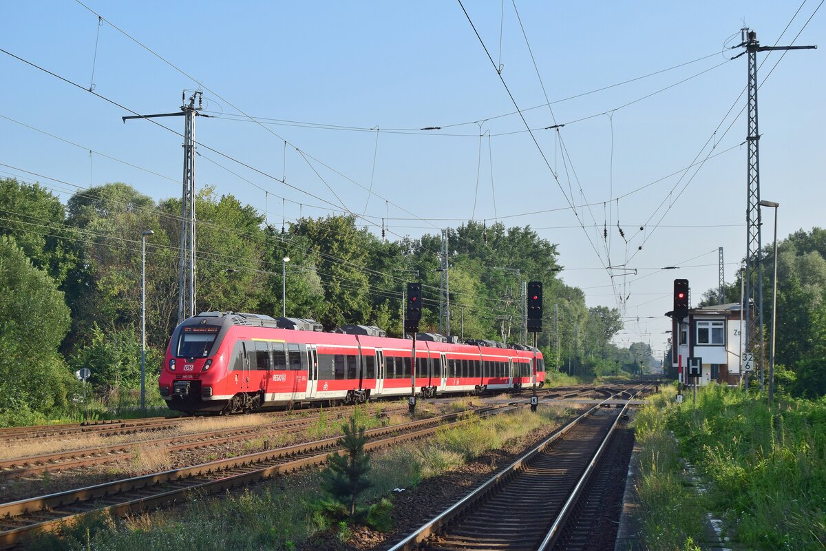 442 326 erreicht den Bahnhof Zossen als RE7 nach Dessau.

Zossen 19.07.2020