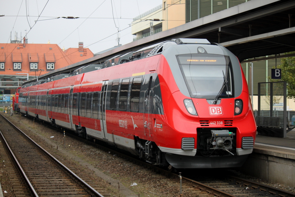 442 338-0 war am 12.10.2013 zu Gast im Stralsunder Hbf.