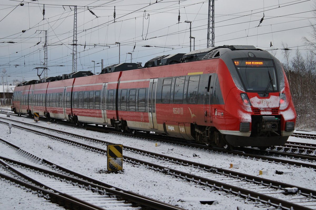 442 340-6 fährt am 3.2.2018 als RE1 (RE13984) nach Bad Kleinen aus dem Rostocker Hauptbahnhof aus.