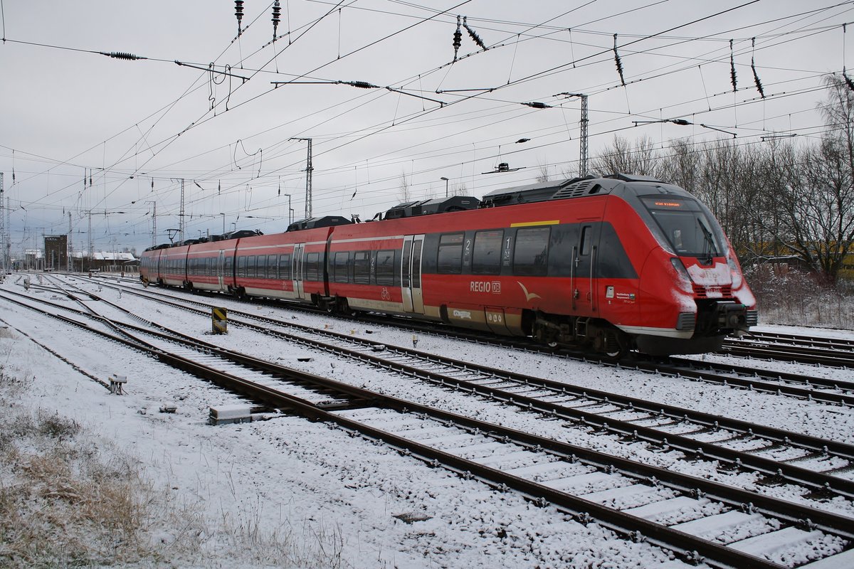 442 340-6 verlässt am 3.2.2018 als RE1 (RE13984) von Rostock Hauptbahnhof nach Bad Kleinen den Hauptbahnhof der Hansestadt.