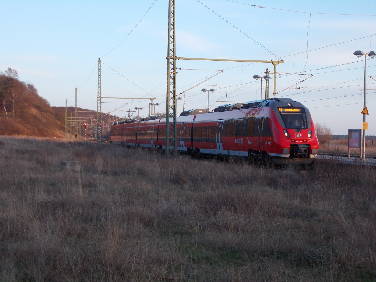 442 346 wartet,am 17.Januar 2015,in Lietzow.Links lagen einst die frühren Bahnsteige 1 und 2.