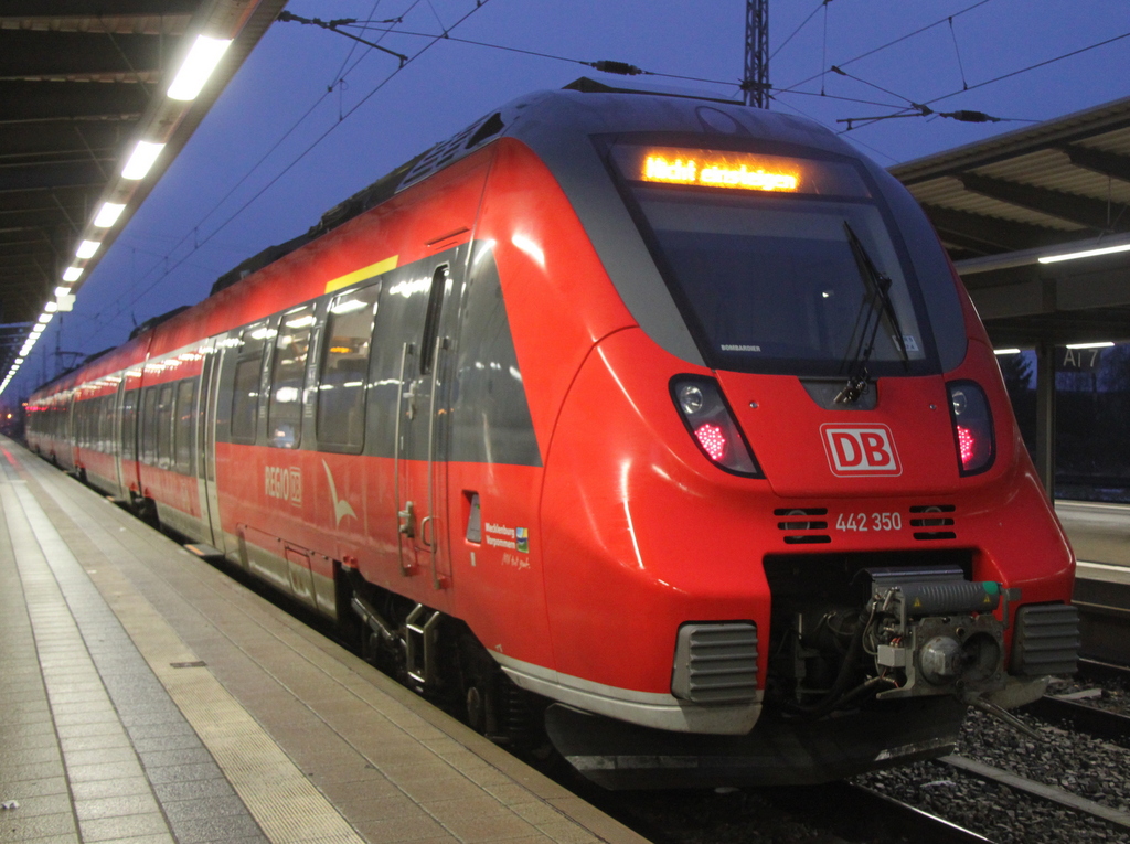 442 350-5 kam am 31.12.2014 als RE 1 Verstrker von Schwerin nach Rostock und wenig spter zum schlafen ins BW. 