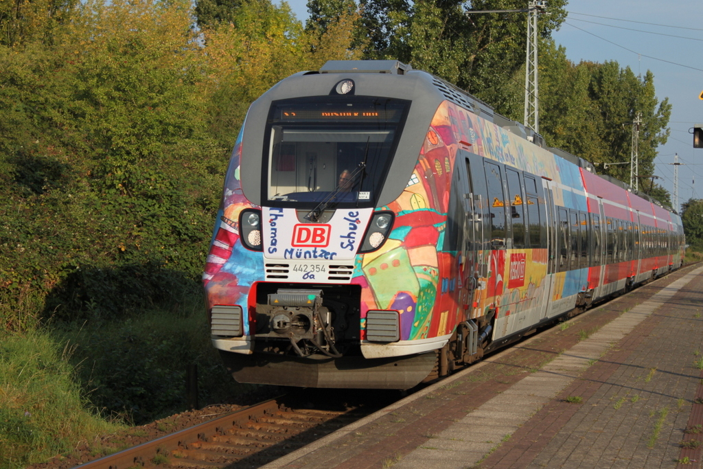 442 354 als S3 von Warnemnde nach Rostock Hbf bei der Einfahrt im Haltepunkt Rostock-Bramow.25.09.2016 