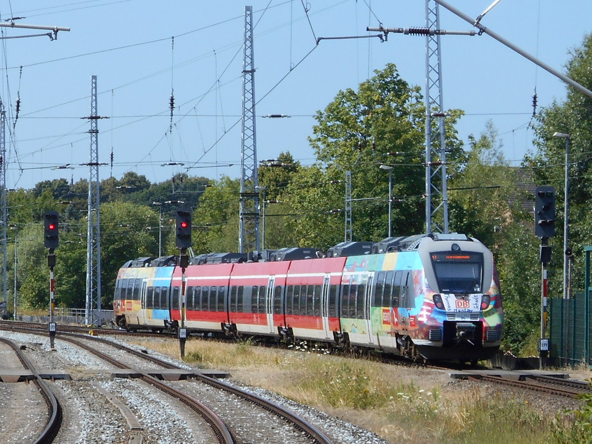 442 354,am 15.Juli 2018,im Einsatz zwischen Rostock und Warnemünde,bei der Ausfahrt aus den Rostocker Hbf.