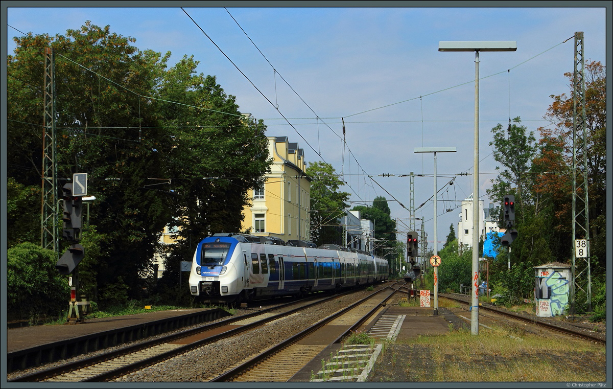 442 364 von National Express schwenkt am 15.8.2020 in Bad Godesberg auf das Überholgleis ein. Der Zug der Linie RB 48 überholt hier außerplanmäßig einen liegengebliebenen Desiro HC.