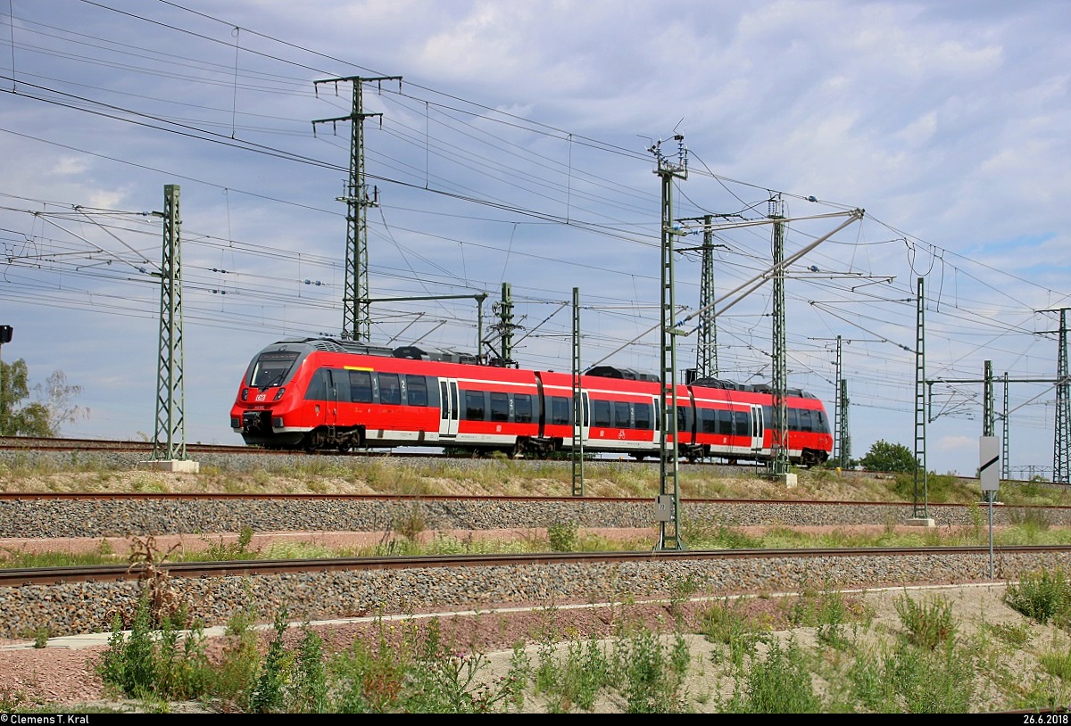 442 603 (Bombardier Talent 2) der S-Bahn Mitteldeutschland (DB Regio Südost) als S 37743 (S7) von Halle-Nietleben nach Halle(Saale)Hbf Gl. 13a fährt in Halle (Saale), Karl-von-Thielen-Straße, auf der Ostumfahrung für den Güterverkehr.
[26.6.2018 | 15:11 Uhr]