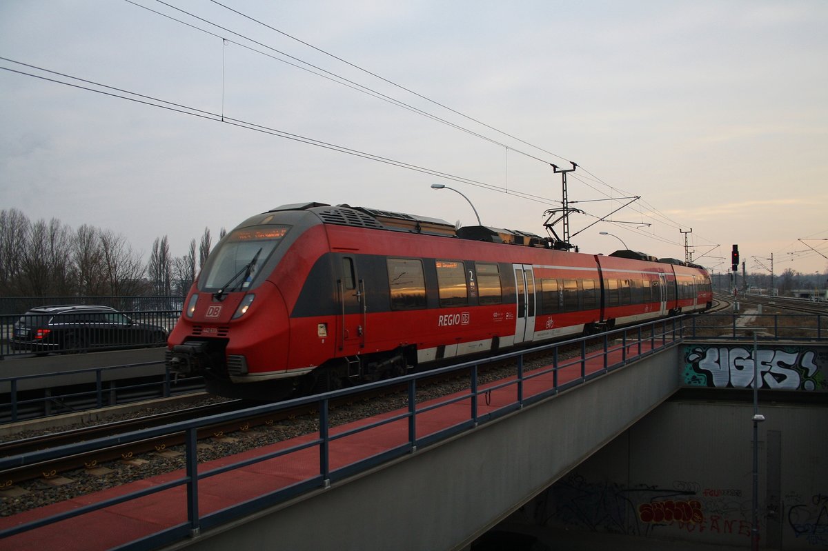 442 633-4 erreicht am 12.2.2017 als RB24 (RB18663) von Senftenberg nach Eberswalde Hauptbahnhof den Bahnhof Berlin Ostkreuz.
