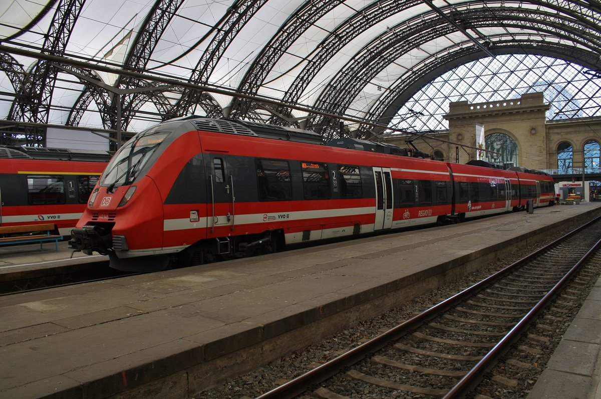 442 649-0 wartet am 27.5.2017 als RE15 (RE18286) nach Hoyerswerda im Dresdener Hauptbahnhof.
