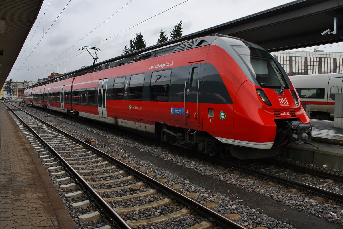 442 724-1  Lauf a.d. Pegnitz  steht am 28.12.2017 als S4 nach Ansbach im Nürnberger Hauptbahnhof bereit. 