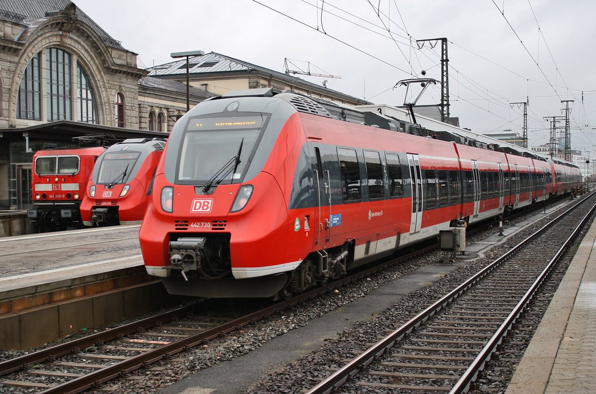 442 730-8 erreicht am 28.12.2017 als S1 von Forchheim(Oberfr) nach Hartmannshof den Nürnberger Hauptbahnhof.