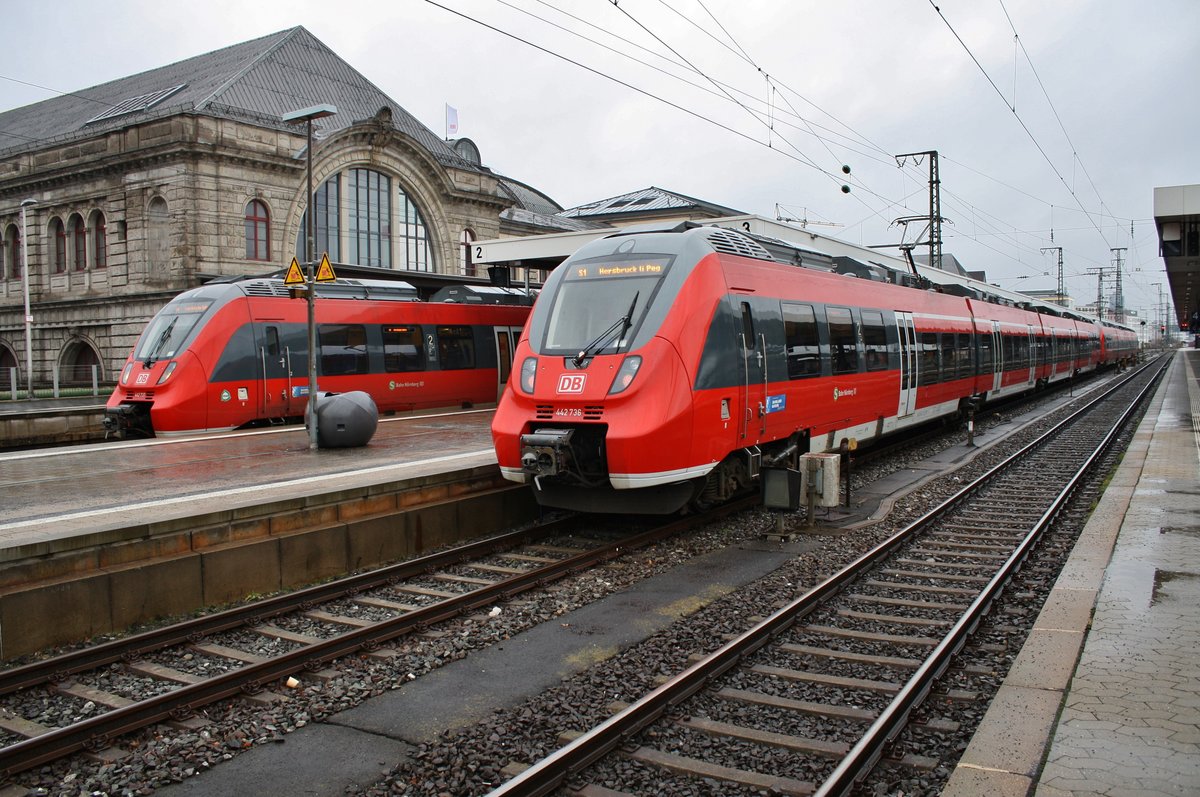 442 736-5 trifft am 28.12.2017 als S1 von Bamberg nach Hersbruck(l Pegnitz) im Nürnberger Hauptbahnhof auf 442 737-3 als S1 von Hartmannshof nach Forchheim(Oberfr).