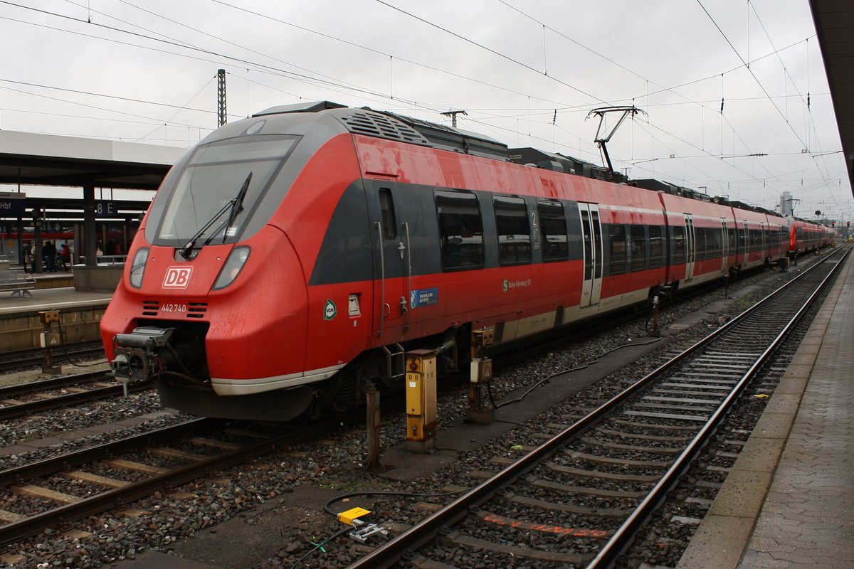 442 740-7 steht am 28.12.2017 als Leerzug im Nürnberger Hauptbahnhof.