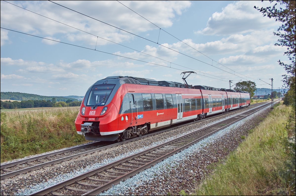 442 745 ist als RB am 16.08.2018 bei Pölling in Richtung Nürnberg unterwegs.