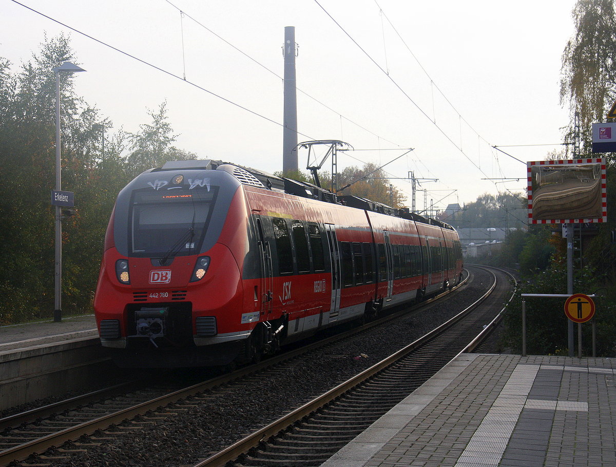442 760 kommt als Werkstattfahrt aus Aachen-Hbf nach Düsseldorf-Hbf und kommt aus Richtung Aachen-Hbf,Aachen-Schanz,Aachen-West,Laurensberg,Richterich,Kohlscheid,Herzogenrath,Palenberg,Zweibrüggen,Frelenberg,Geilenkirchen,Süggerrath,Lindern,Brachelen,Hückelhoven-Baal,Baal und fährt durch Erkelenz in Richtung Herrath,Beckrath,Wickrath,Rheydt-Hbf,Mönchengladbach-Hbf. Aufgenommen vom Bahnsteig 1 in Erkelenz. 
Bei Sonnenschein und Wolken am Nachmittag vom 1.11.2016.