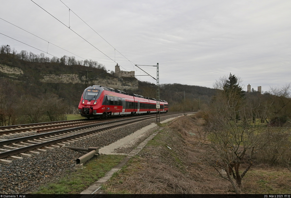 442 769  Ludwigsstadt  (Bombardier Talent 2) unterwegs bei Saaleck.
Im Hintergrund erheben sich die Türme der Rudelsburg und Burg Saaleck (rechts).

🧰 Franken-Thüringen-Express (FTX | DB Regio Bayern)
🚝 RE 4990 (RE42) Nürnberg Hbf–Leipzig Hbf
🚩 Bahnstrecke Halle–Bebra (KBS 580)
🕓 20.3.2021 | 17:12 Uhr