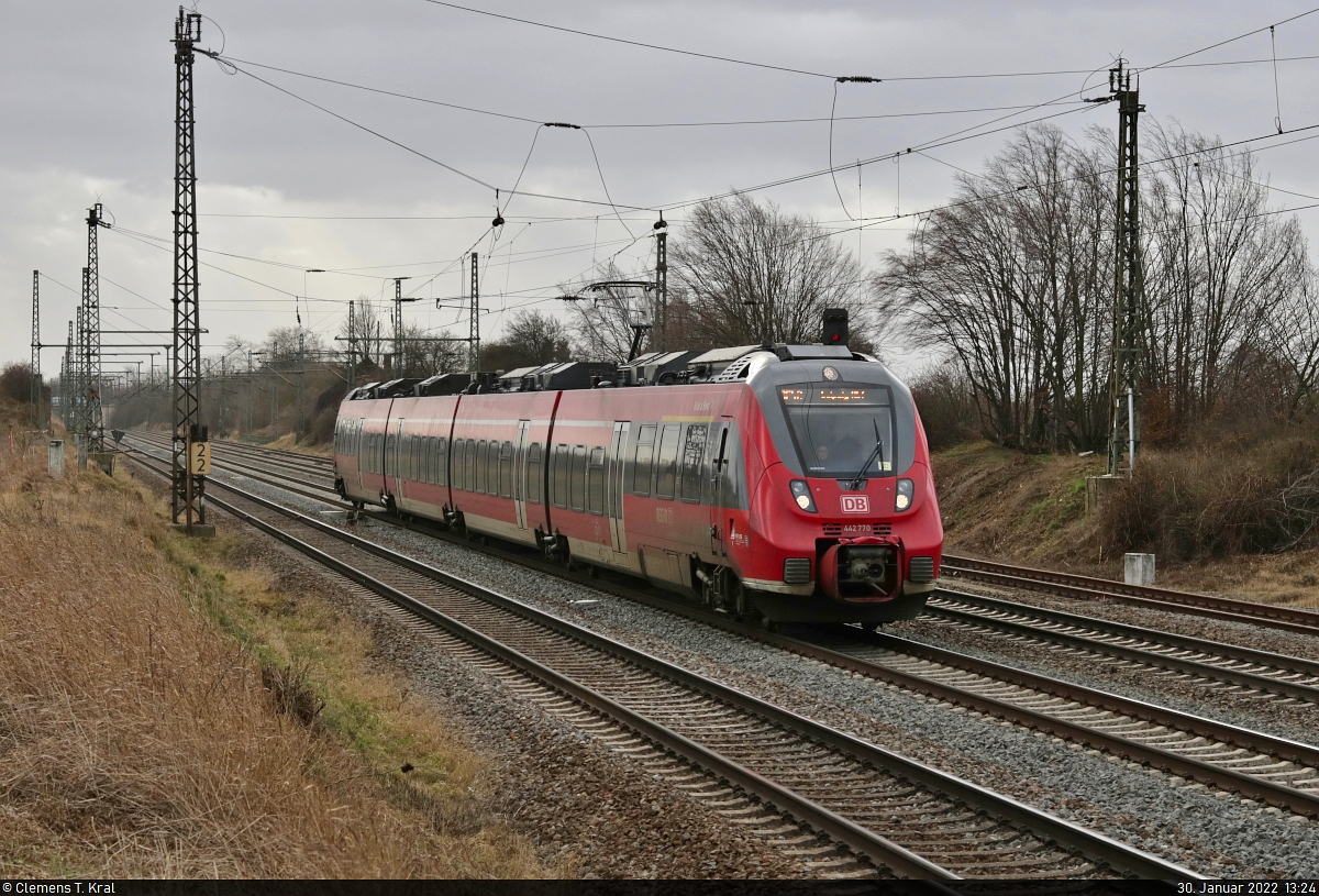 442 770  Grub a.Forst  (Bombardier Talent 2) unterwegs in Großkorbetha.

🧰 Franken-Thüringen-Express (FTX | DB Regio Bayern)
🚝 RE 4986 (RE42) Nürnberg Hbf–Leipzig Hbf
🕓 30.1.2022 | 13:24 Uhr