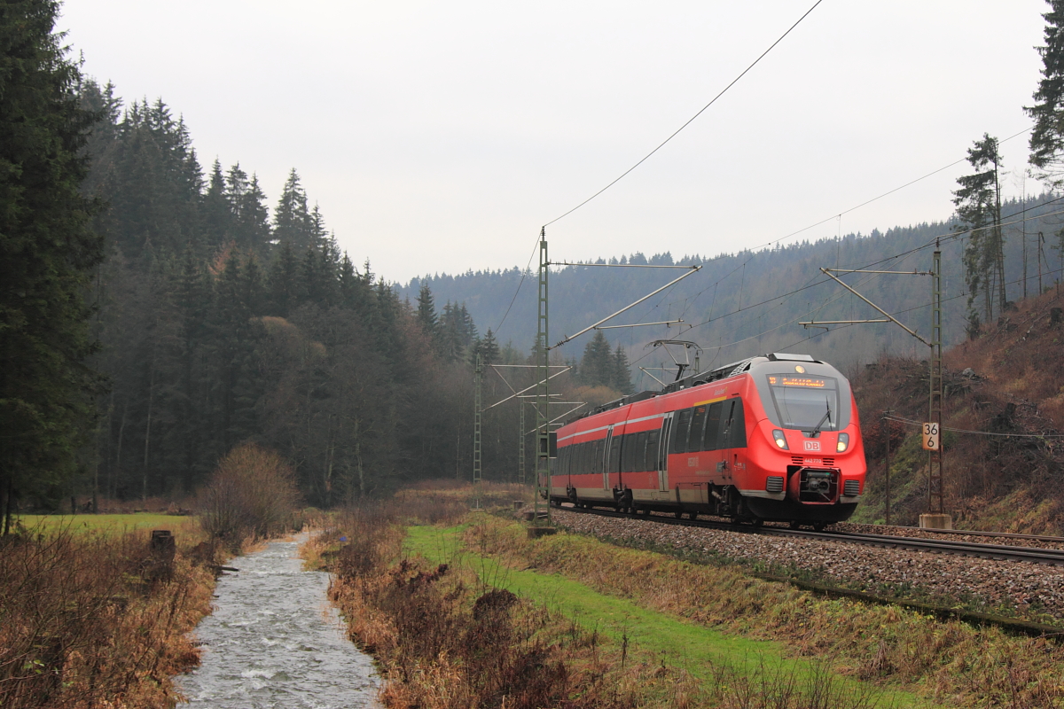 442 770  Grub am Forst  bei Steinbach im Frankenwald am 03.12.2015.