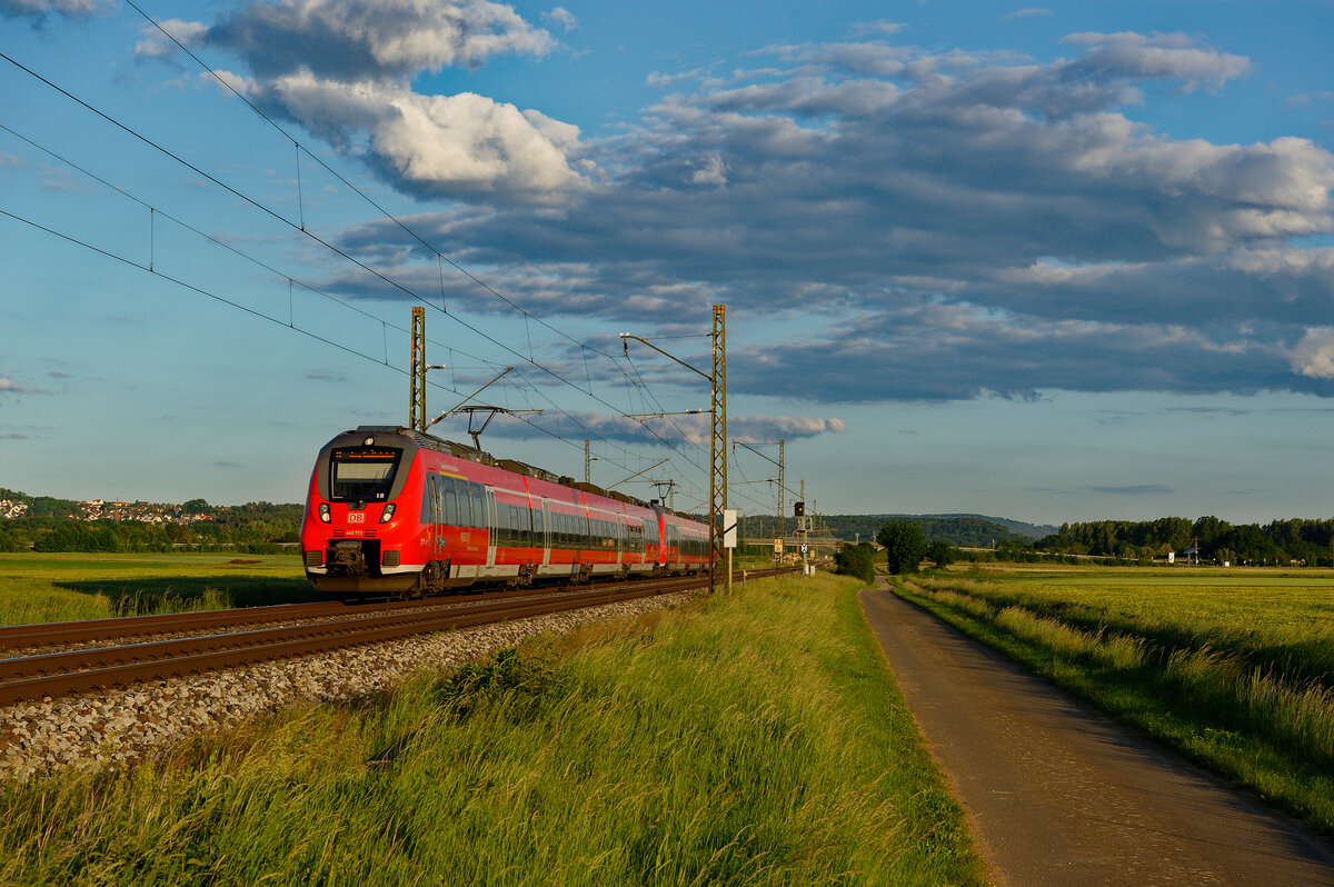 442 772 mit dem RE 4996/4796 (Nürnberg Hbf - Jena Saalbahnhof/Würzburg Hbf) bei Eggolsheim, 29.05.2020