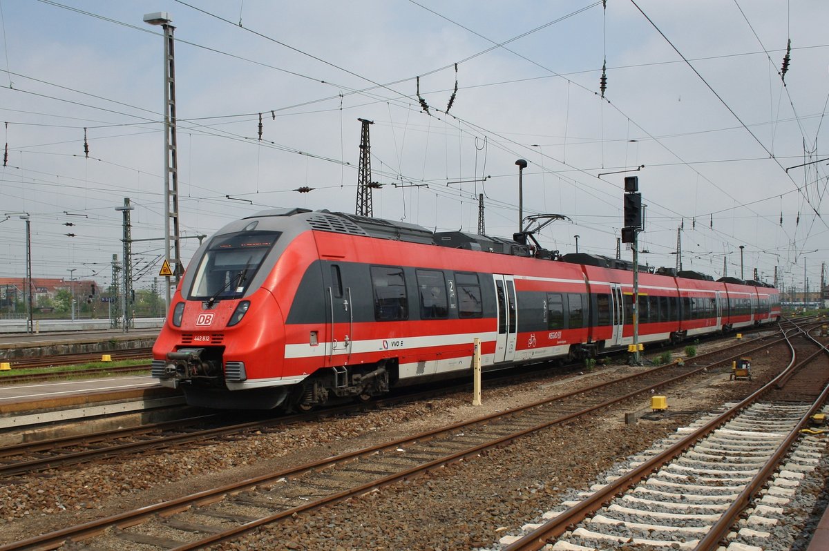 442 812-4 verlässt am 13.5.2017 als RE50 (RE16517)  Saxonia  nach Dresden Hauptbahnhof den Leipziger Hauptbahnhof. 