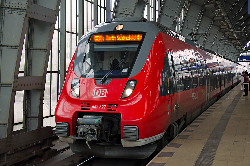 442 827-2 ( 94 80 0442 827-2 D-DB ), Bombardier Transportation GmbH, [D]-Hennigsdorf HEN 25948, Baujahr 2012, Eigentümer: DB Regio AG - Region Nordost, Fahrzeugnutzer: Regionalbereich Berlin/Brandenburg, [D]-Potsdam, Bh Lichtenberg, 12.12.2013, Berlin Alexanderplatz  