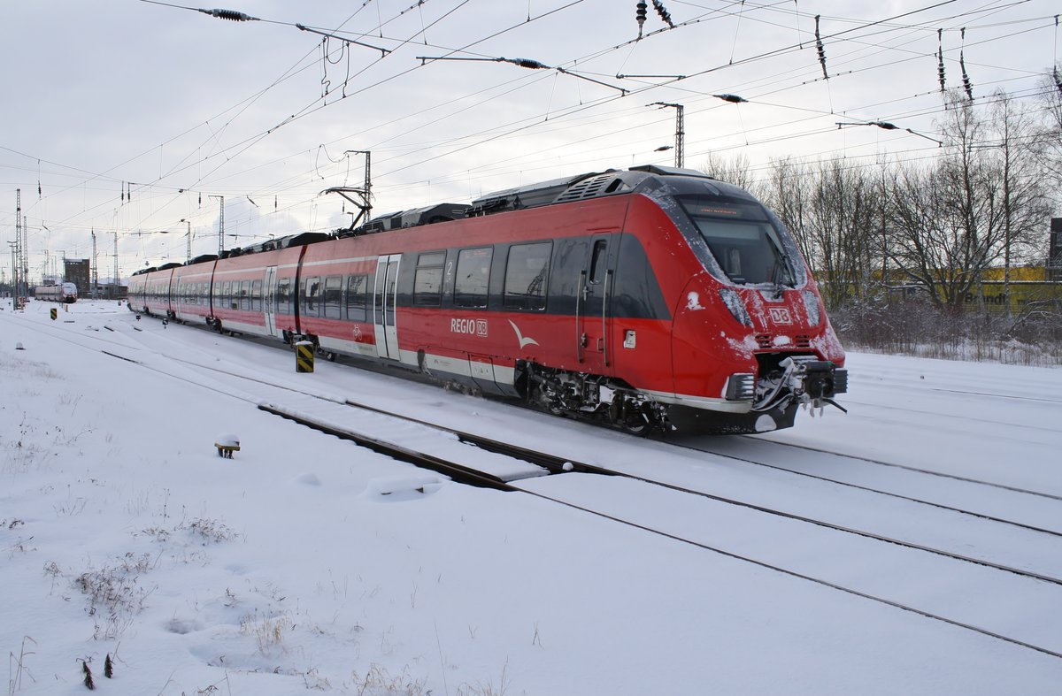 442 841-3 fährt am 27.2.2018 als RE1 (RE78958) nach Bad Kleinen aus dem Rostocker Hauptbahnhof aus.