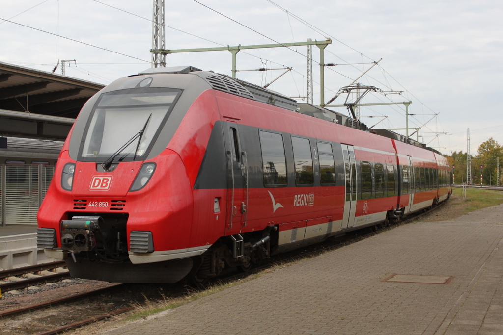 442 850 stand am 30.09.2018 arbeitslos im Rostocker Hbf rum. 