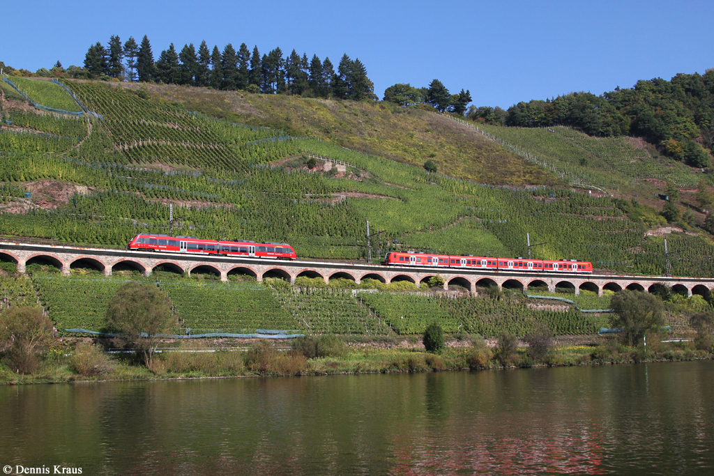 442 trifft 425. Aufgenommen am 04.10.2014 bei Pünderich.