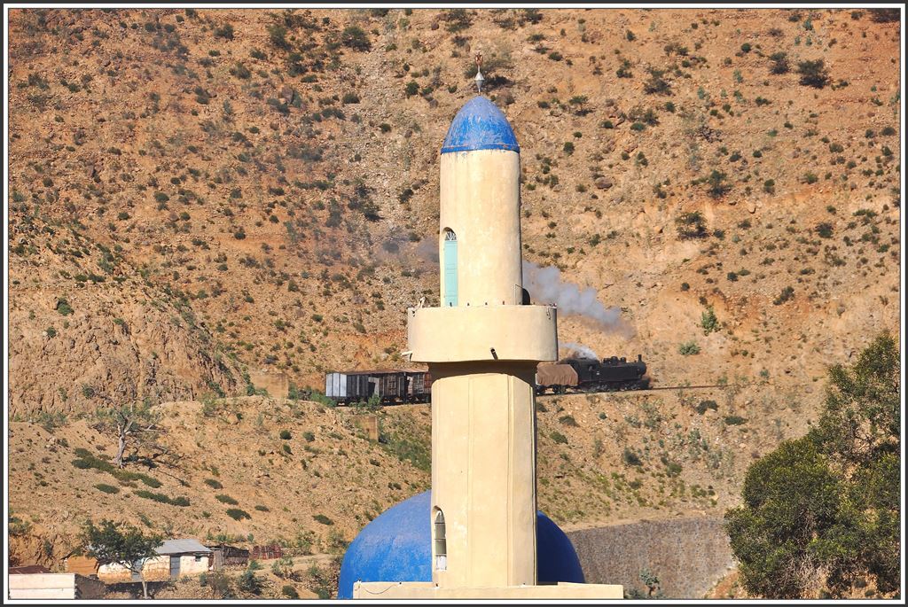 442.55 mit dem Minarett der Moschee von Nefasit. (06.12.2014)