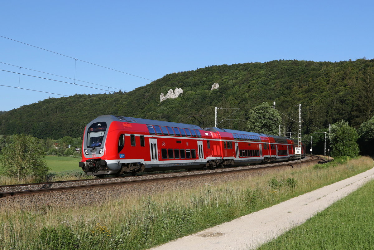 445 001 auf dem Weg nach Treuchtlingen am 30. Juni 2020 bei Dollnstein.